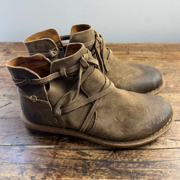 Born Shoes - Børn Women's Tarkiln Ankle Boots in distressed brown leather size 7.5